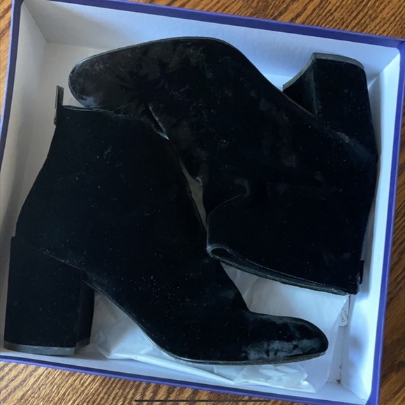 STUART WEITZMAN BACARIV ANKLE BOOTS (8) - Picture 7 of 17